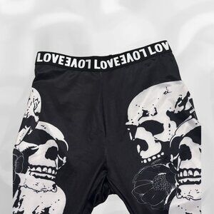💀 Gothic Skull Print Black & White Leggings 🖤